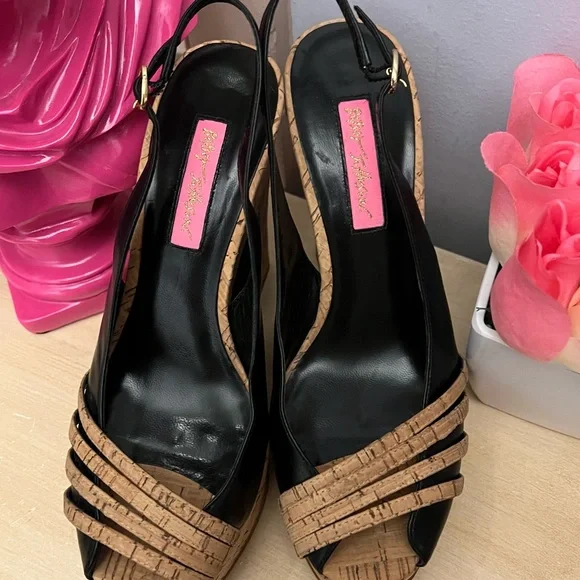đź’—NWOT BETSEY JOHNSON WEDGESđź’— - Picture 10 of 16
